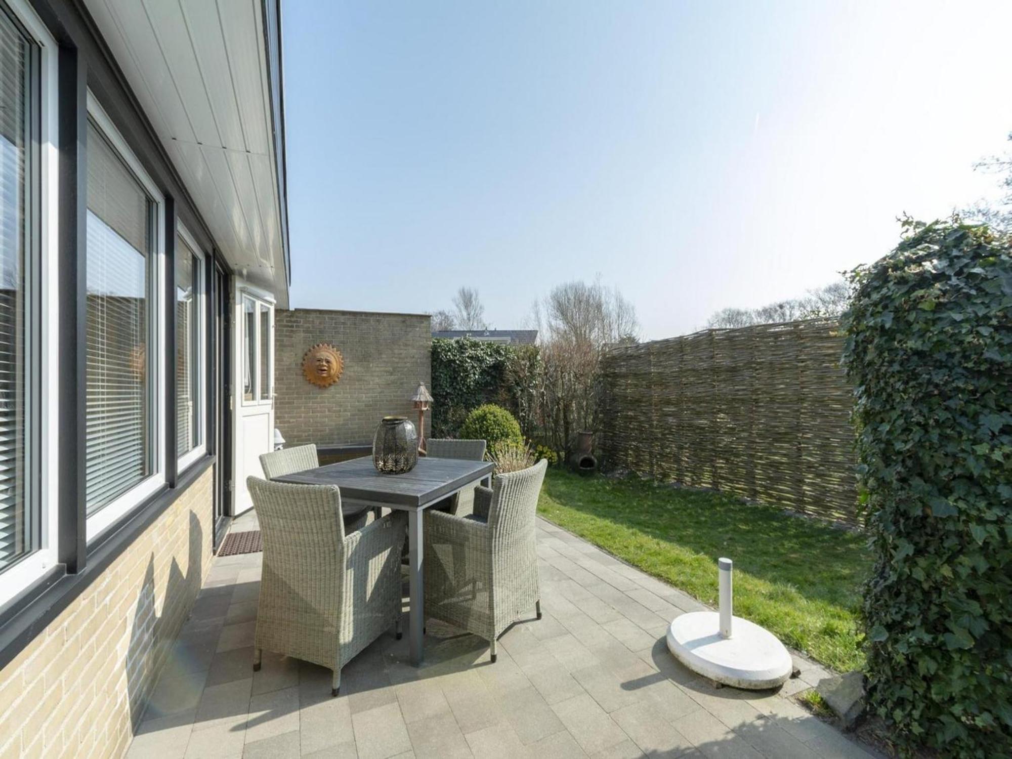 Attractive Bungalow With Modern Furnishings Sint Maartensvlotbrug Extérieur photo