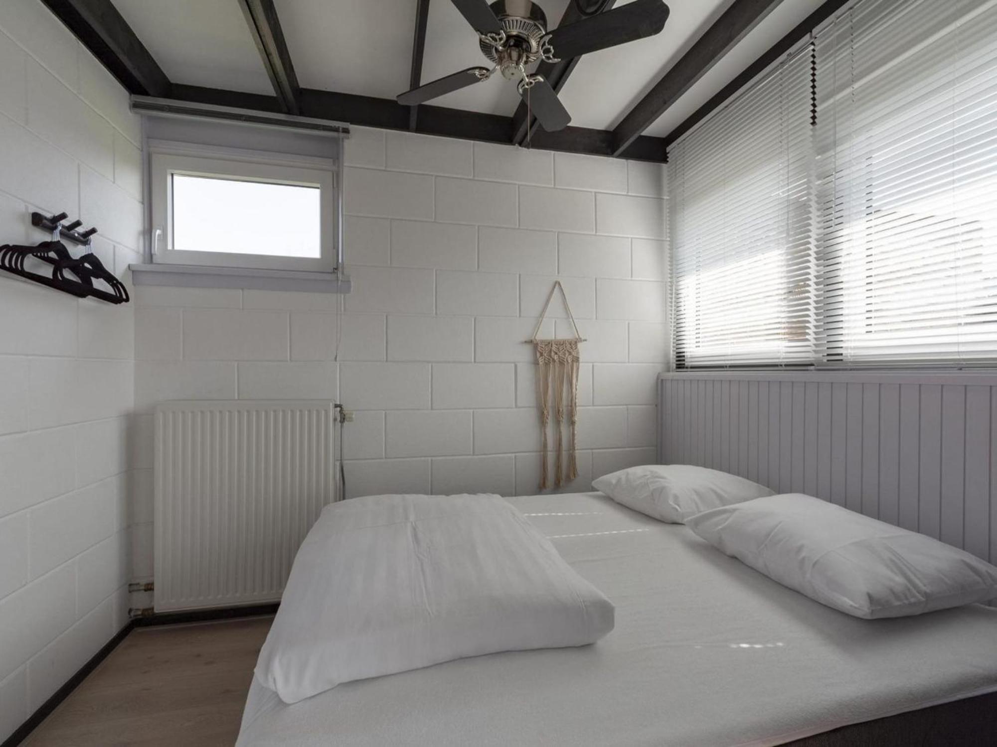 Attractive Bungalow With Modern Furnishings Sint Maartensvlotbrug Extérieur photo